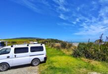 In Neuseeland mit dem Wohnmobil: Campervan kaufen oder mieten? Der Monkey Island Campground liegt direkt am Meer und gehört zu den wildesten und ursprünglichsten Campingplätzen Neuseelands.