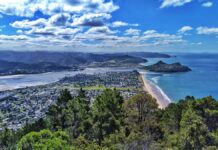 Highlights & Sehenswürdigkeiten auf Neuseelands Nordinsel – meine persönlichen Tipps Spektakulärer Panoramablick auf die Küstenlinie rund um Mount Paku, Pauanui und Tairua auf der Nordinsel Neuseelands