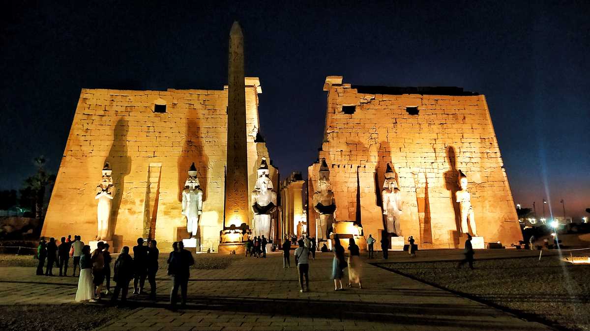 Der Luxor Tempel bei Nacht in Ägypten