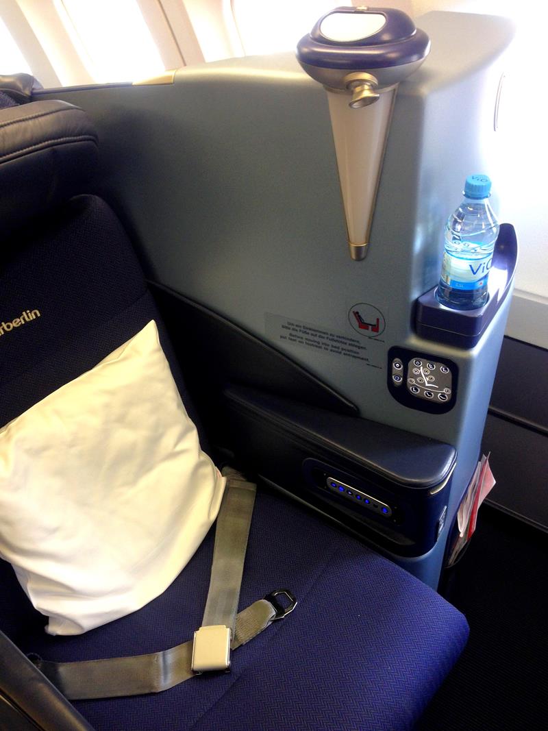 Mein Sitz in der Business Class von Air Berlin auf dem Flug von Düsseldorf nach Puerto Plata
