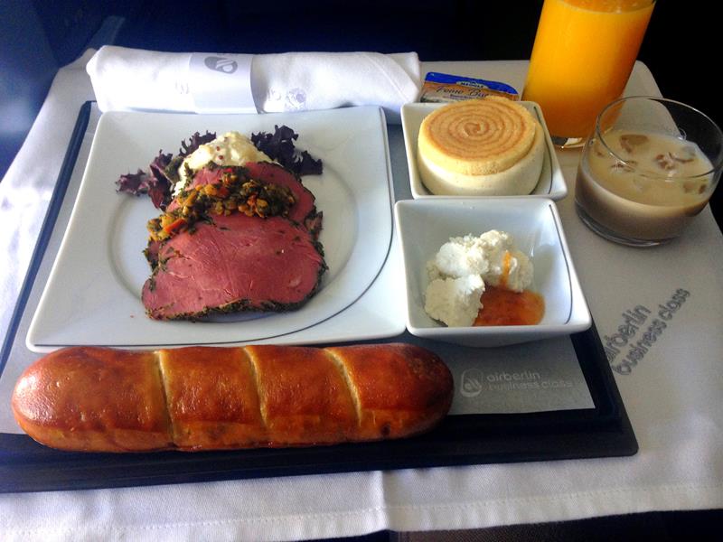 Snack in der Business Class auf der Langstrecke mit Air Berlin