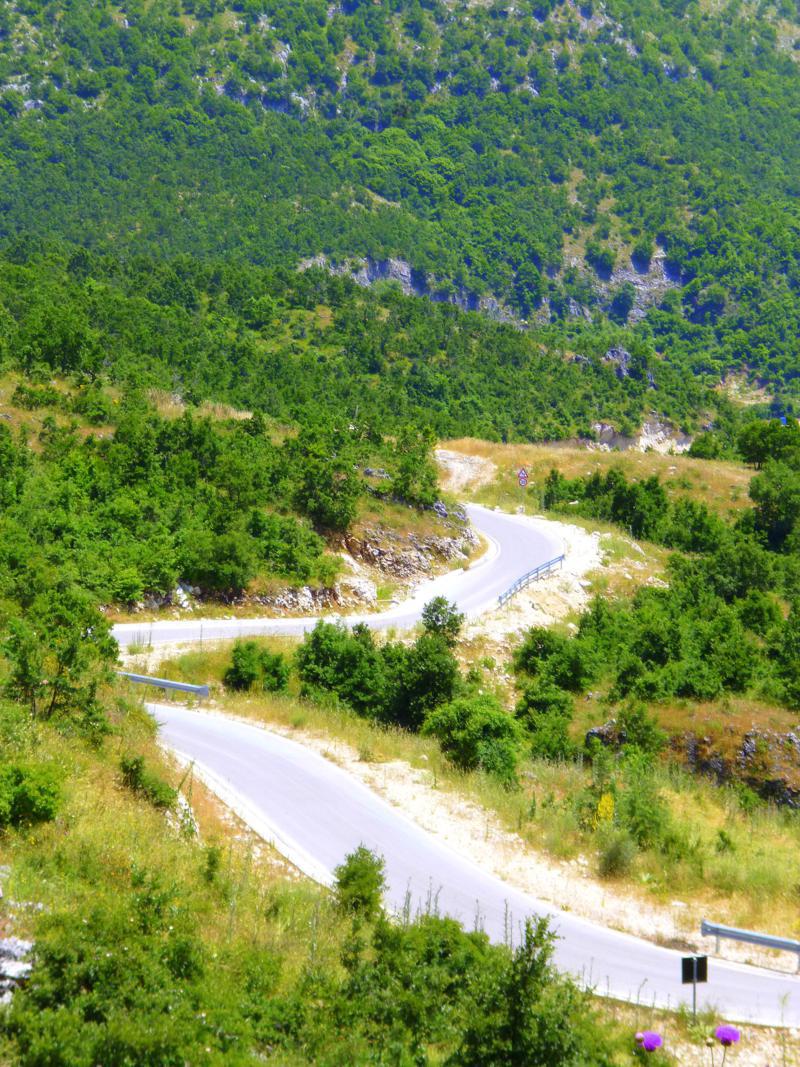 Panoramafahrt auf den Cajupit - das Bergland von Albanien nahe Gjirokastra