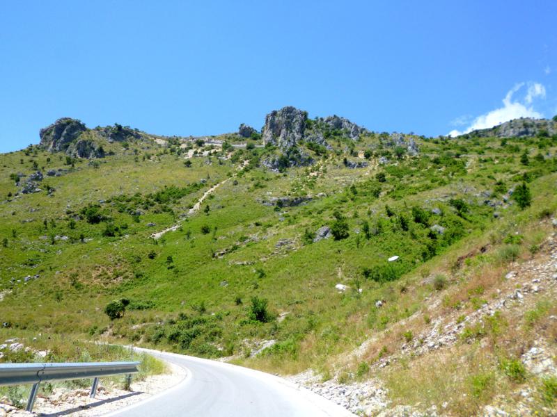 Panoramafahrt auf den Cajupit - das Bergland von Albanien nahe Gjirokastra