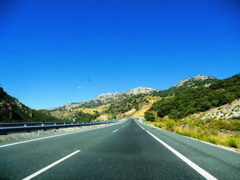 Eine der schönsten Autobahnen in Andalusien: die A92 zwischen Guadlix und Granada