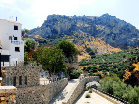 Ein weiteres klassisches weißes Dorf in Andalusien: Zuheros