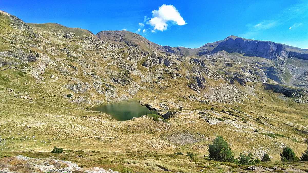 Der See Estany d'Anrodat nahe dem Vall de Incles in Andorra