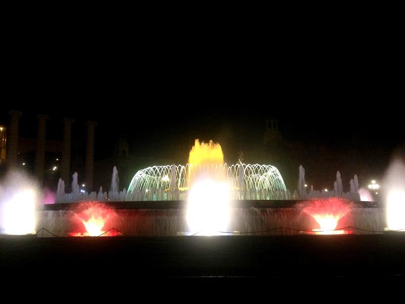Der magische Brunnen von Mont-Juic mit seiner abendlichen Lichter-Show