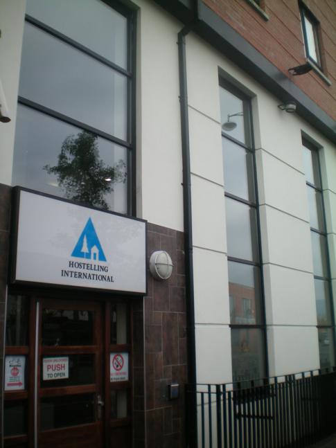 Der Eingang zum International Youth Hostel in Belfast