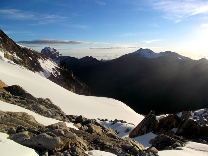 Atemberaubende Aussichten vom High Camp des Huayna Potosi auf die Anden Boliviens