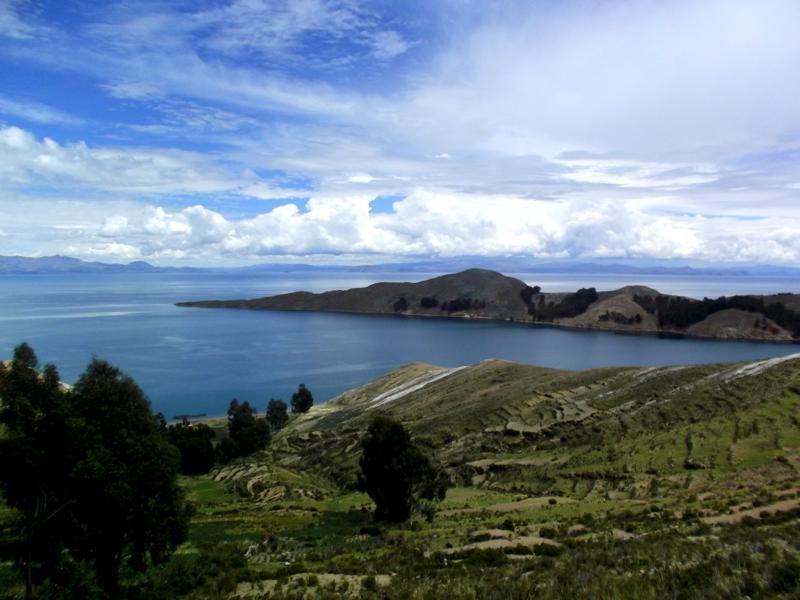Die Isla del Sol, ein beliebtes Touristenziel im zu Peru und Bolivien gehörenden Titicacasee