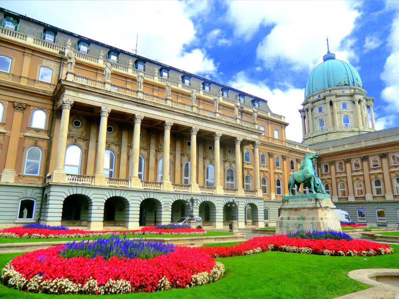 Der Burgpalast im Burgviertel von Budapest