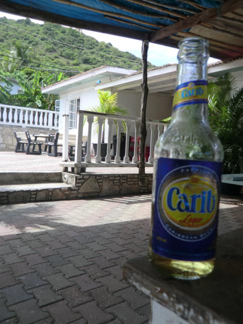 Ein kühles Carib - Nationalgetränk in Grenada und Carriacou