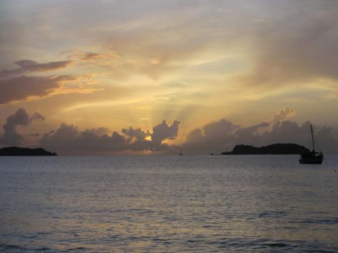 Sonnenuntergang auf Carriacou an der Hillsborough Bay