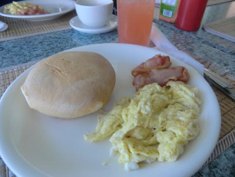 Das Frühstück im Seawave Restaurant in Hillsborough