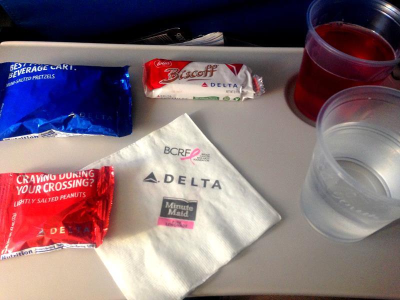 Mini-Snack bei Delta Airlines von New York JFK nach Las Vegas