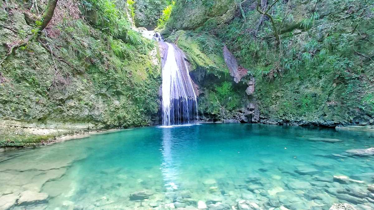 Eine der zahlreichen Wasserfälle in der Dominikanischen Republik, La Rejolla