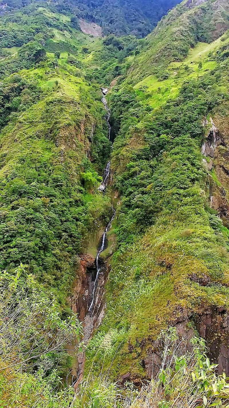 Zahlreiche Wasserfälle an der Ruta de las Cascadas in Banos