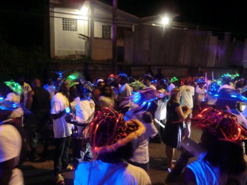 Karneval in Grenada, auch Spicemas genannt - hier das Monday Night Mas