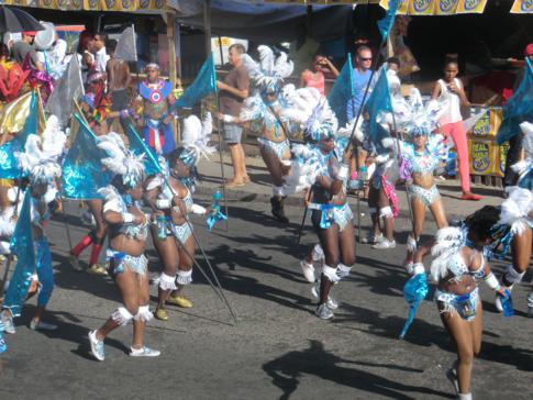 Die Parade of the Bands beim Spicemas während des Karneval in Grenada