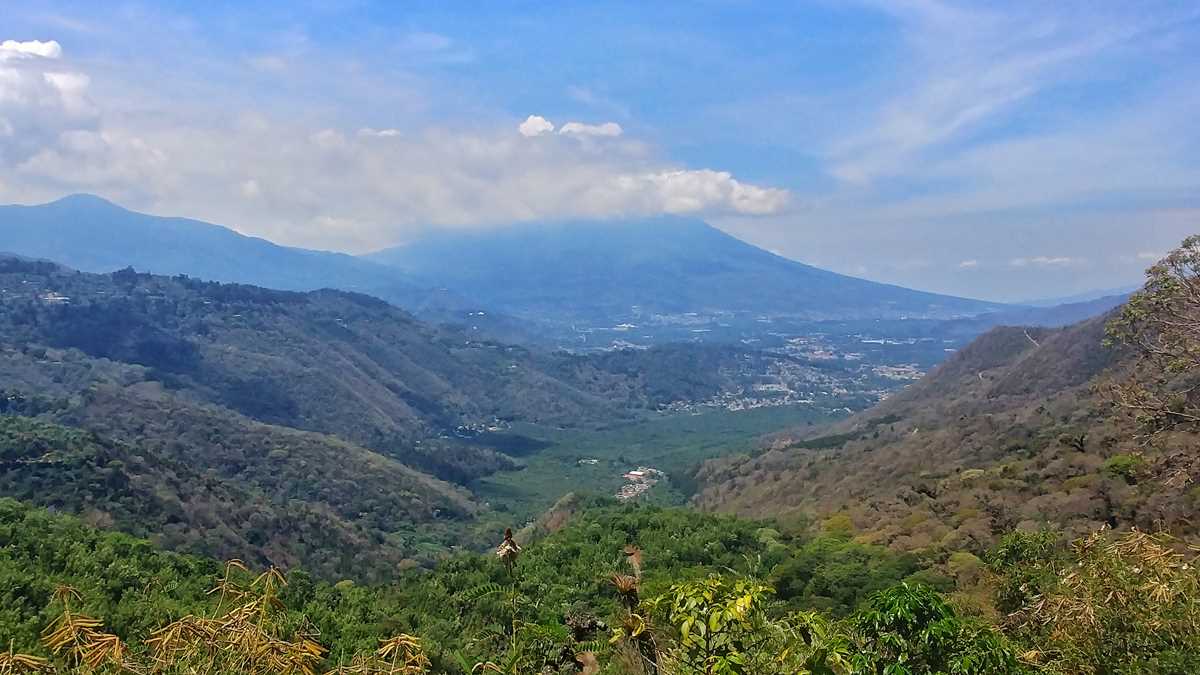 Wanderung durch die Berge in Antigua Guatemala, nahe der Earth Lodge