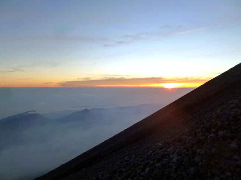 Der anstrengende und beschwerliche Aufstieg zum Gipfel des Mount Rinjani auf Lombok