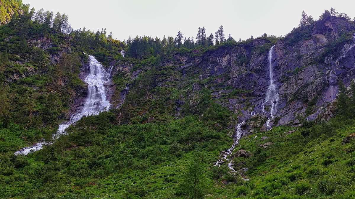 Wanderung im Val di Rabbi zum Wasserfall Cascate Valorz