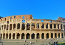 Das berühmte Kolosseum, eine der Haupt-Sehenswürdigkeiten in Rom