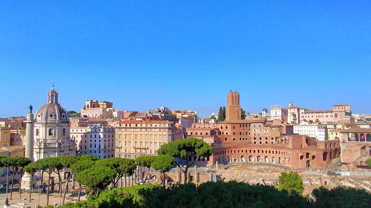 Der historische Ausblick vom Nationaldenkmal Viktor Emmanuel II. in Rom