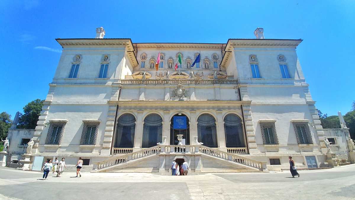 Die schönen Anlagen er Villa Borghese, einem der Parks in Rom