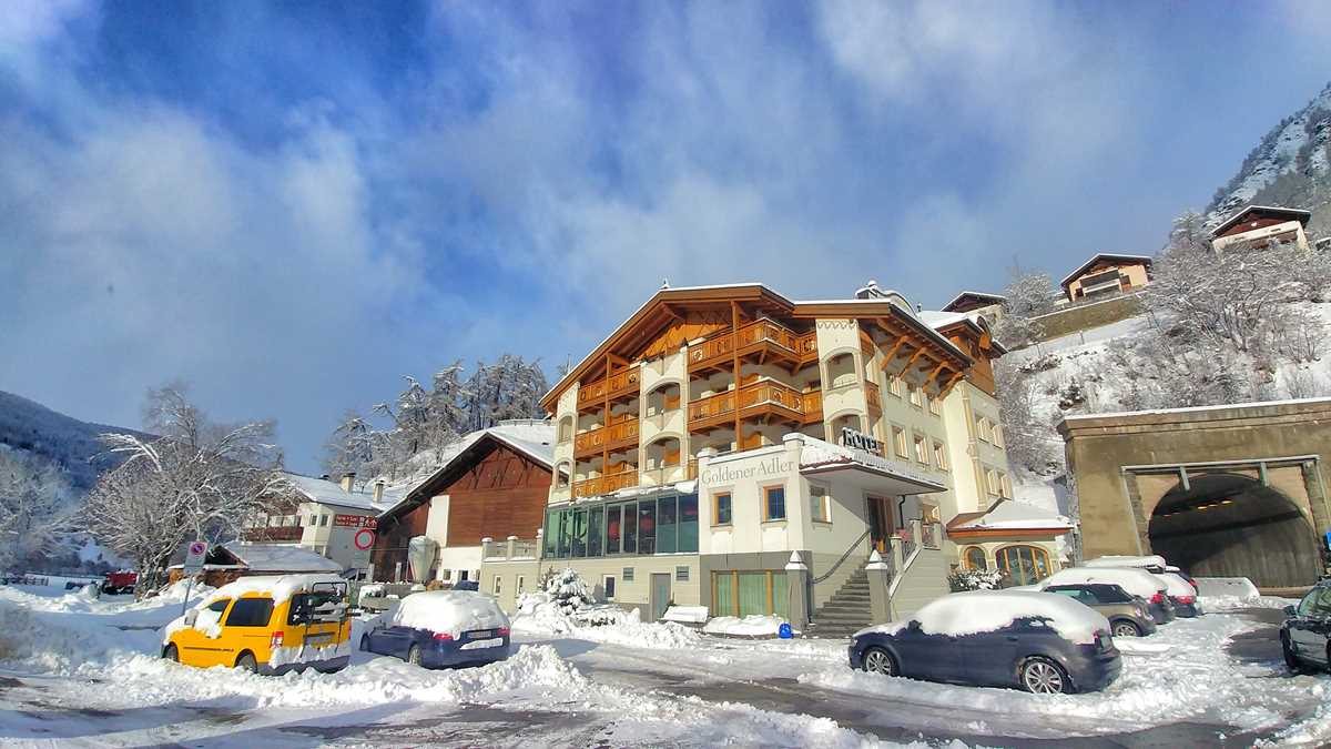 Das Hotel Goldener Adler am Reschensee in Graun im Vinschgau