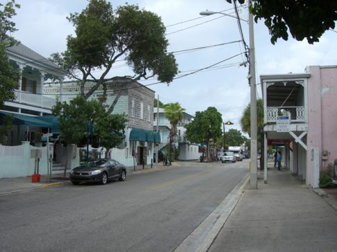 Die Duval Street, zentrale Touristen- und Flaniermeile von Key West