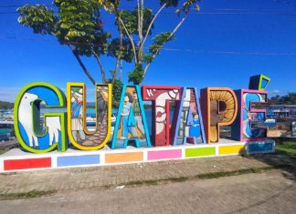 Guatapé – der spektakuläre Fels „Peñón de Guatapé“ und das unterschätzte Dorf