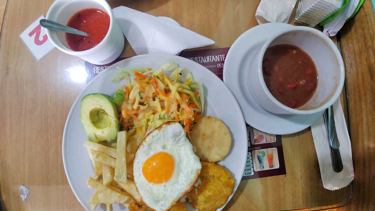 Typisches Essen in Kolumbien, ein Menu del Dia