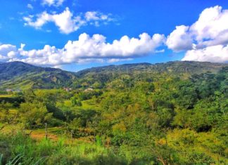 Blick auf die unberührte Natur von San Rafael, Antioquia, in Kolumbien