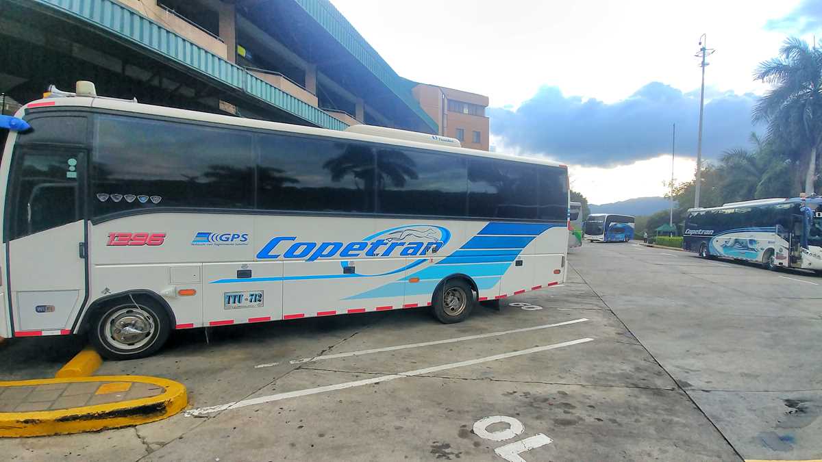 Busfahrt in Kolumbien mit Copetran von Bucaramanga nach Medellin
