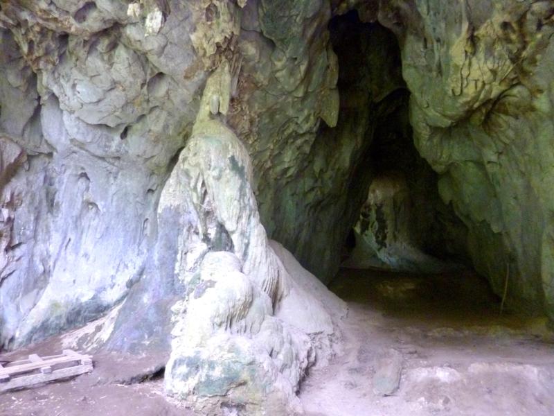 Unspektakuläre Höhle bei Nong Khiaw