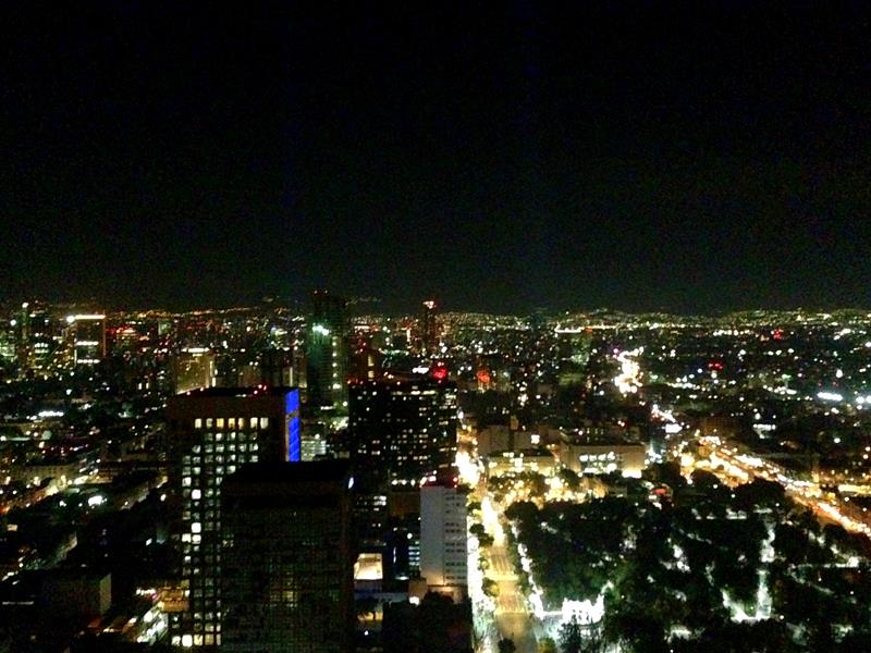 Ausblick vom Torre Latinoamerica auf das abendliche Mexico City