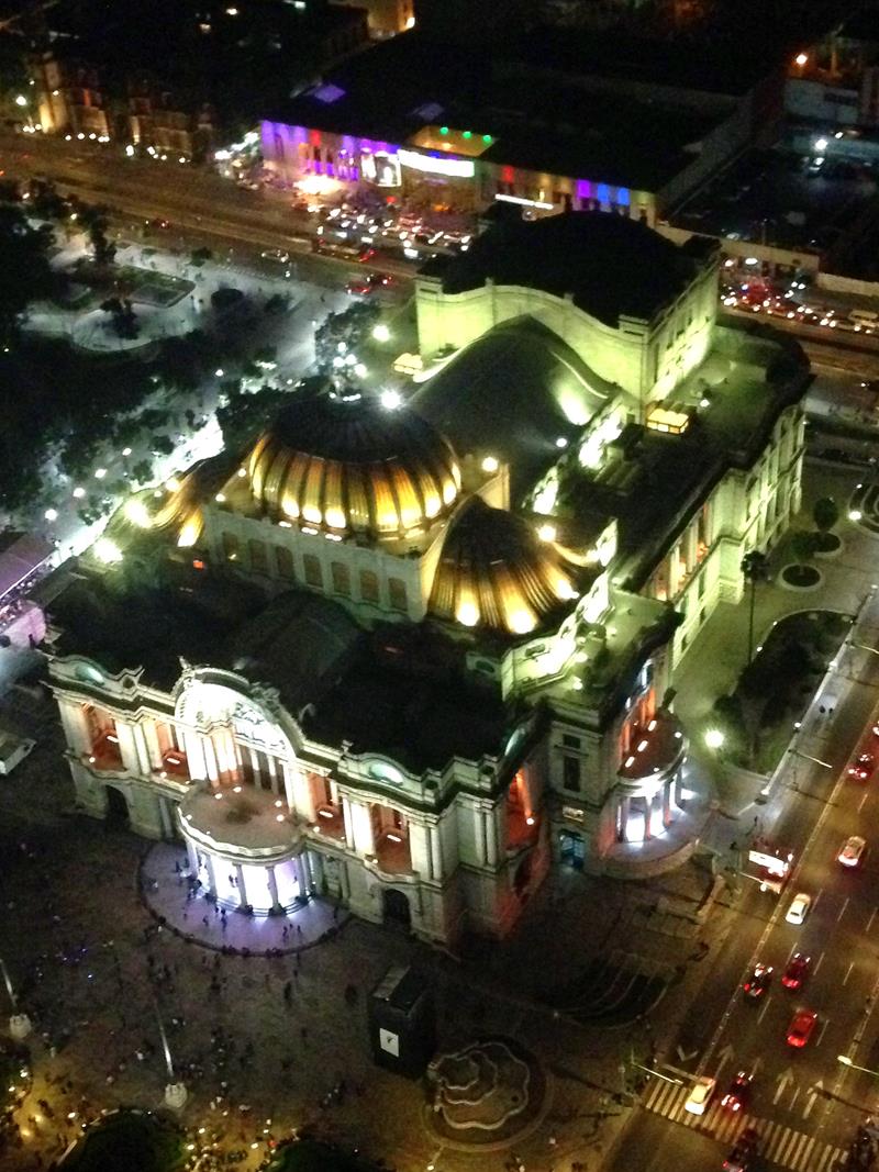 Ausblick vom Torre Latinoamerica auf das abendliche Mexico City
