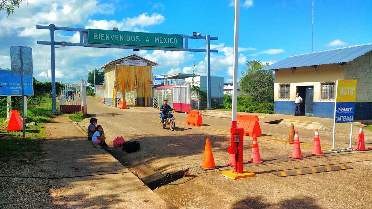Der Grenzübergang zwischen Mexiko und Guatemala in El Ceibo