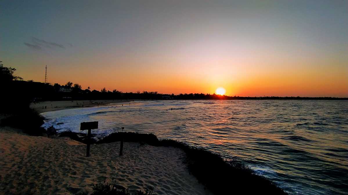 Sonnenuntergang in Tofo, Mosambik