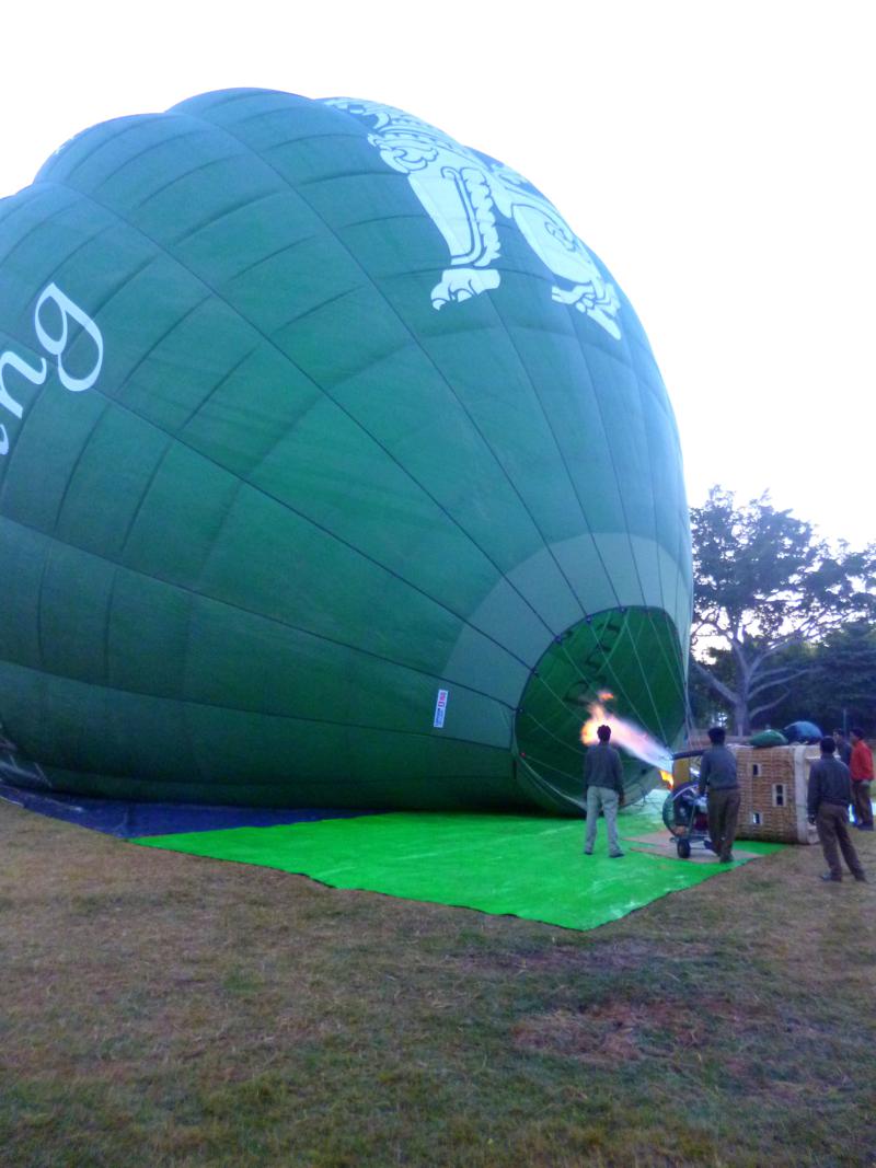 Die Vorbereitungen für die Heißluftballonfahrt