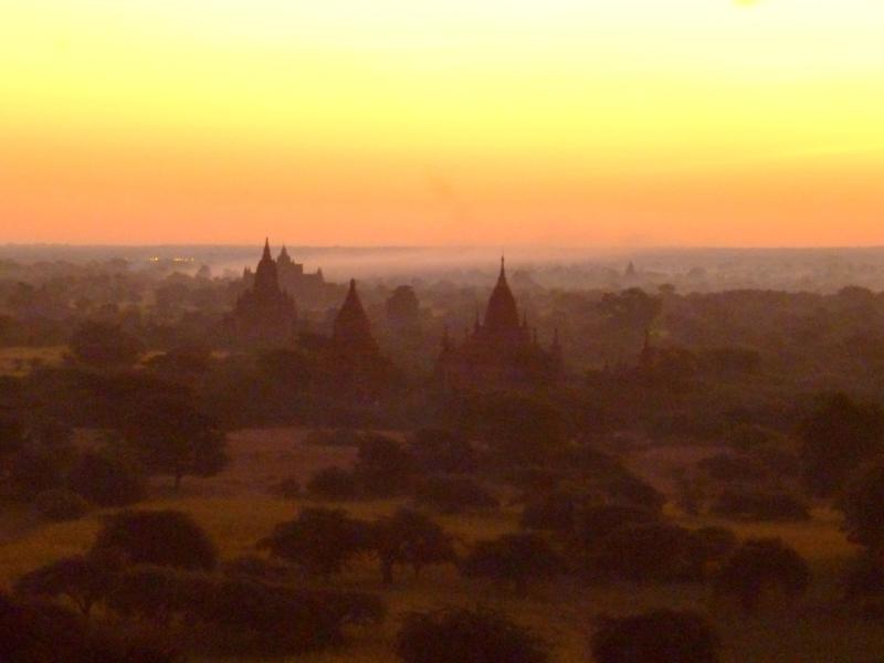 Sonnenaufgang in Bagan - einer der beeindruckendsten Momente in Myanmar