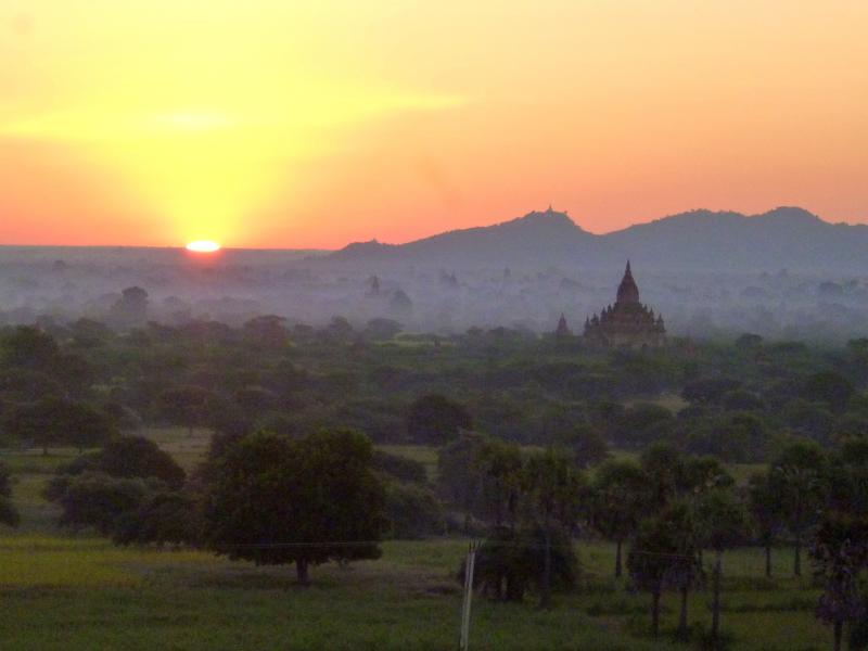 Sonnenaufgang in Bagan - einer der beeindruckendsten Momente in Myanmar