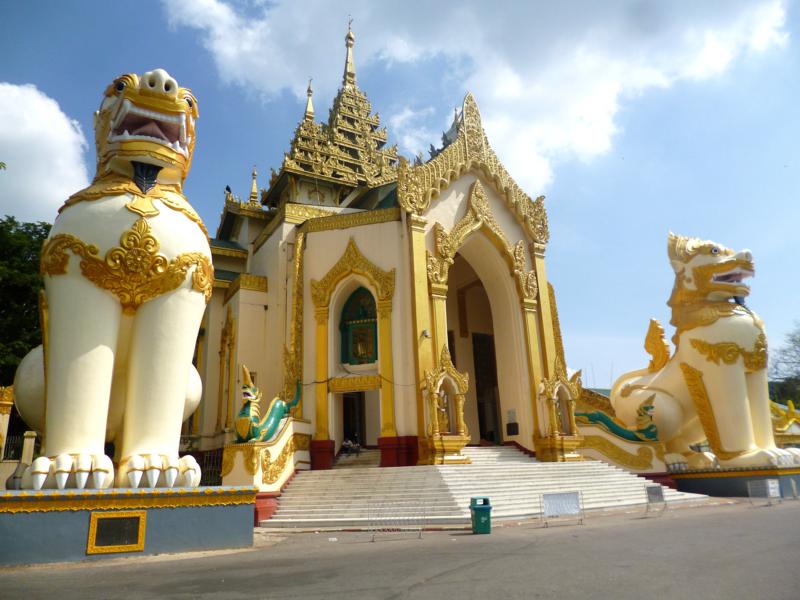 Die Shwedagon Pagode in Yangon, eine der größten Stupas in Myanmar