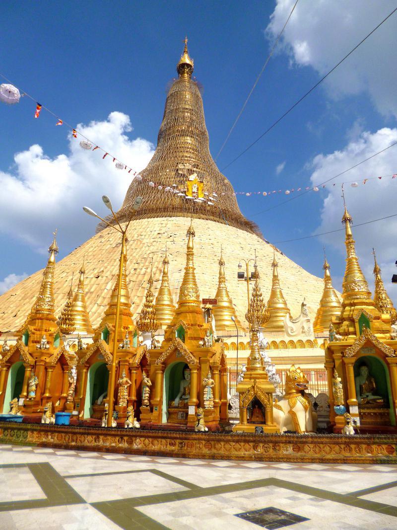 Die Shwedagon Pagode in Yangon, eine der größten Stupas in Myanmar