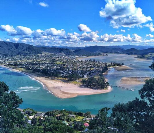 Der ultimative Neuseeland-Guide – Alles was Ihr für Euren Neuseeland-Urlaub wissen müsst Blick vom Mount Paku auf Pauanui sowie das Tairua Inlet - die wunderschöne Coromandel-Halbinsel