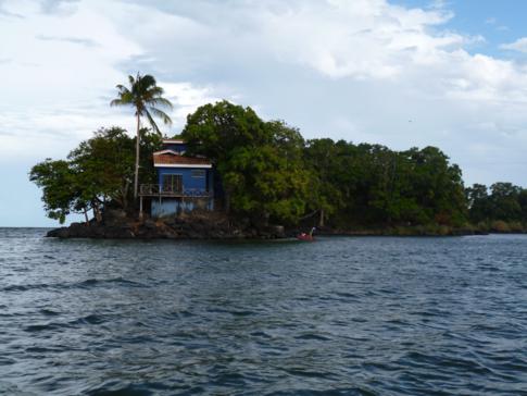 Eine der typischen Inseln der Isletas de Granada im Nicaragua-See