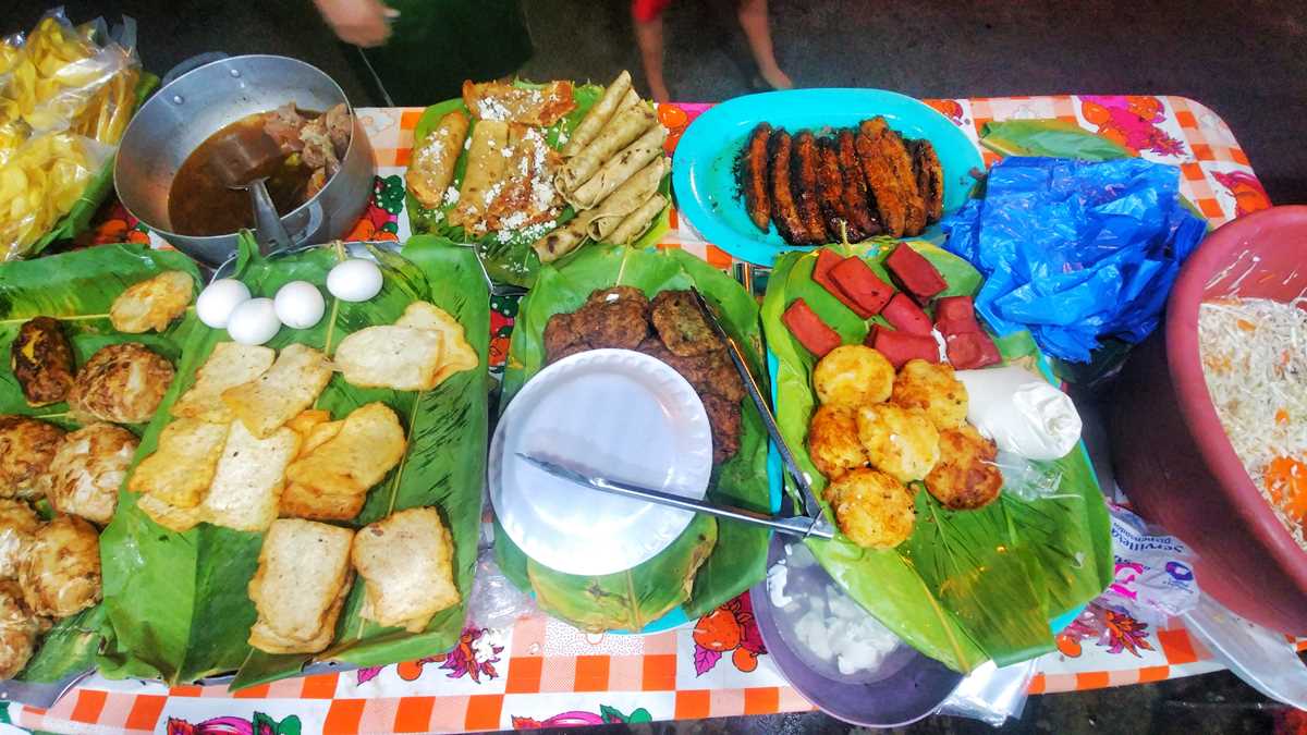 Leckeres Street Food in Leon, Nicaragua