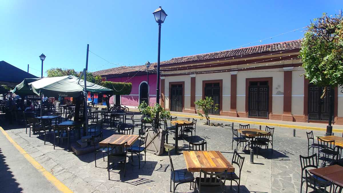 Die Calle La Calzada, die Ausgehmeile von Granada