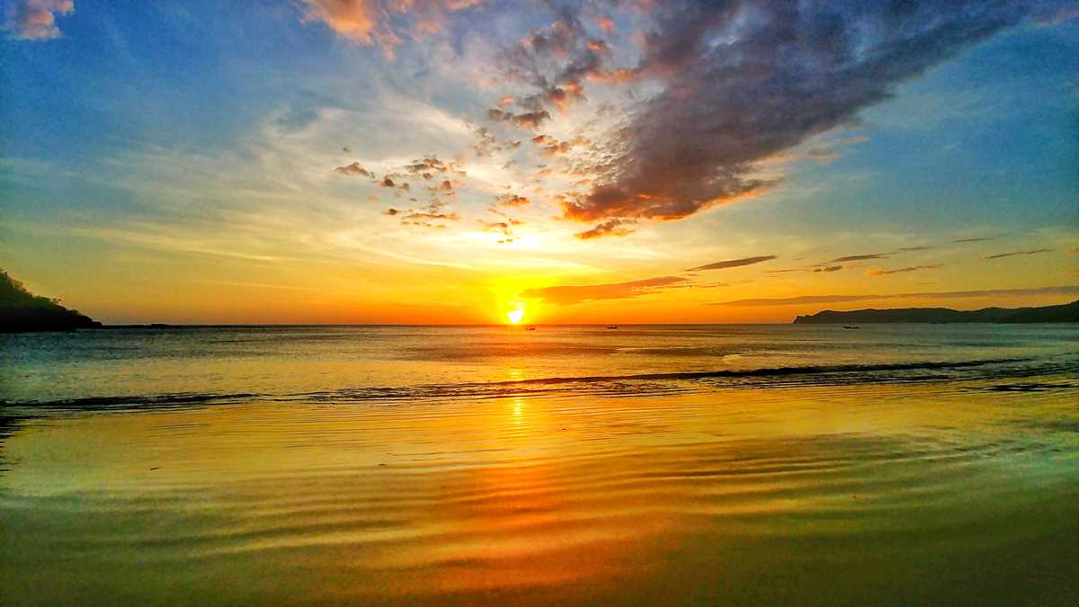 Spektakuläre Sonnenuntergänge am Playa El Gigante in Nicaragua